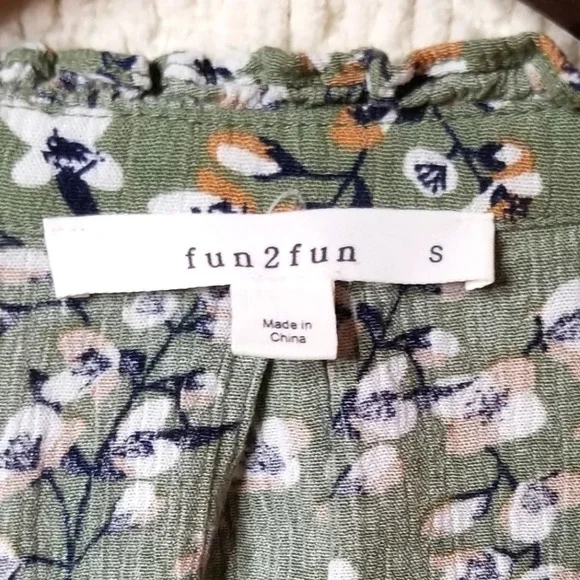 Fun 2 Fun Floral Flowy 3/4 Sleeve Blouse - Picture 4 of 6